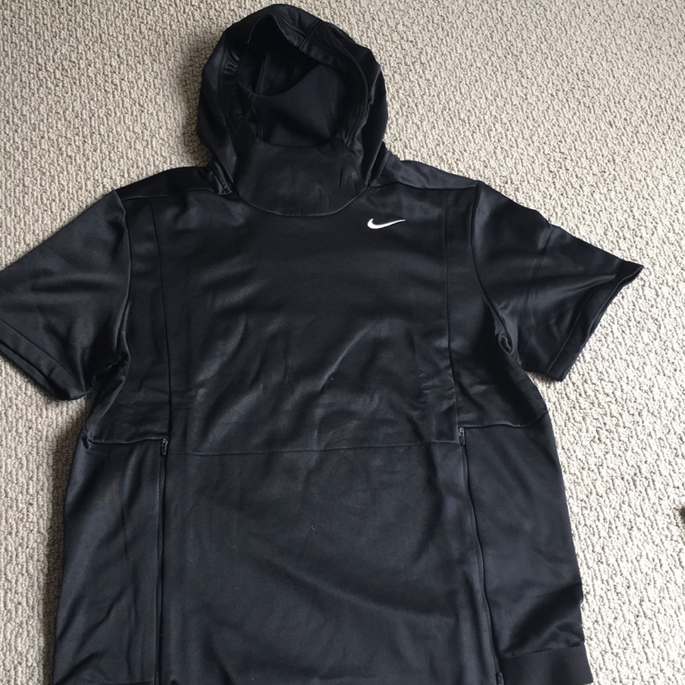 Nike Therma short sleeved hoodie — NWT